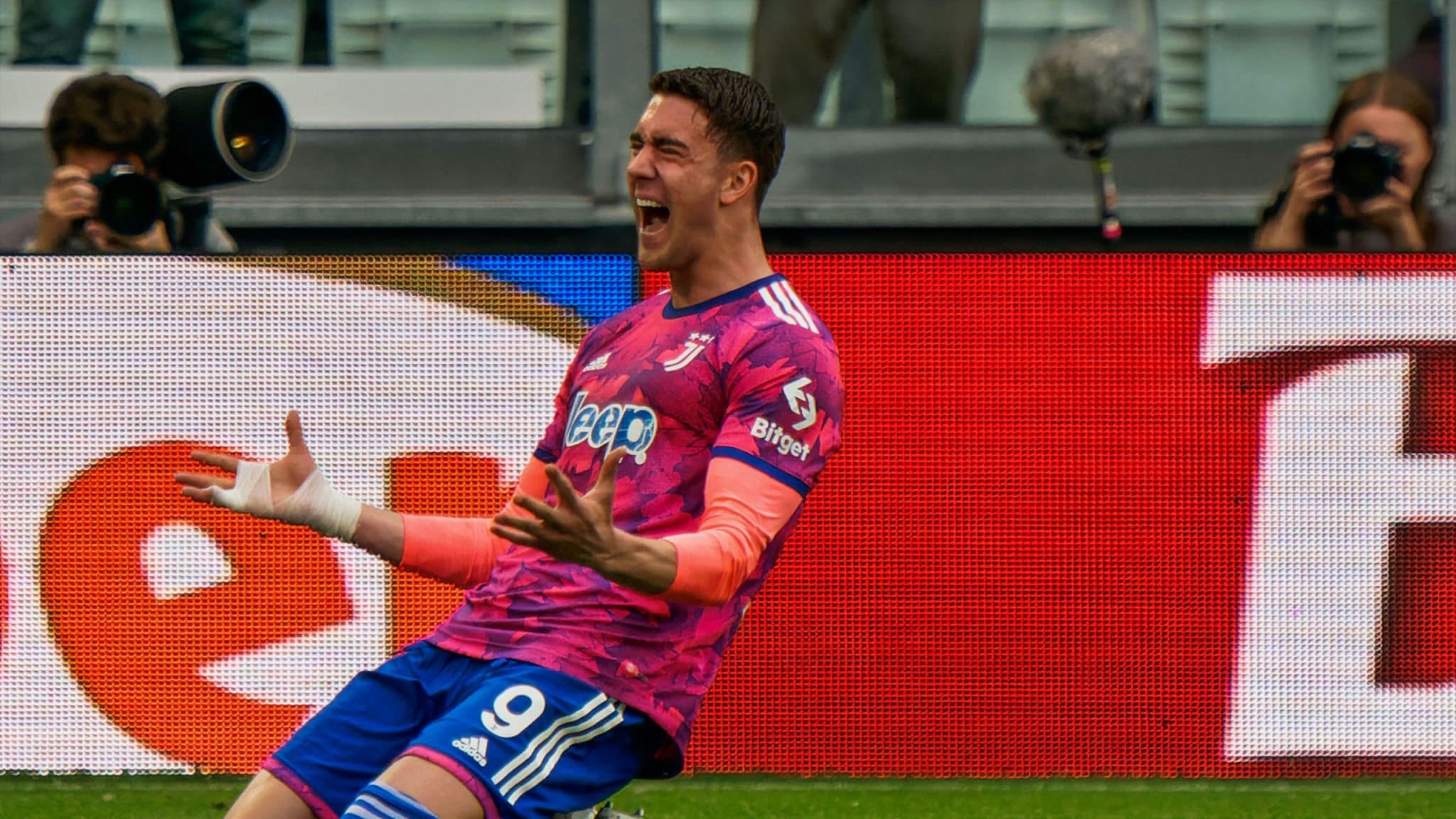 Vlahovic quebra o jejum de gols e Juventus acaba com sequ&ecirc;ncia negativa em vit&oacute;ria sobre o Lecce