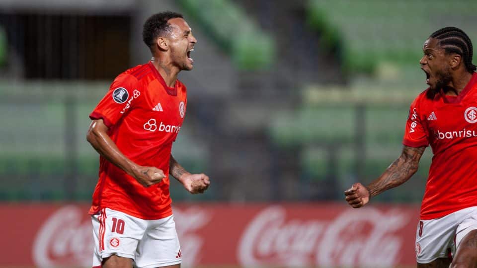 O Internacional sofreu um pouco mais que deveria, mas venceu fora de casa e assumiu a liderança