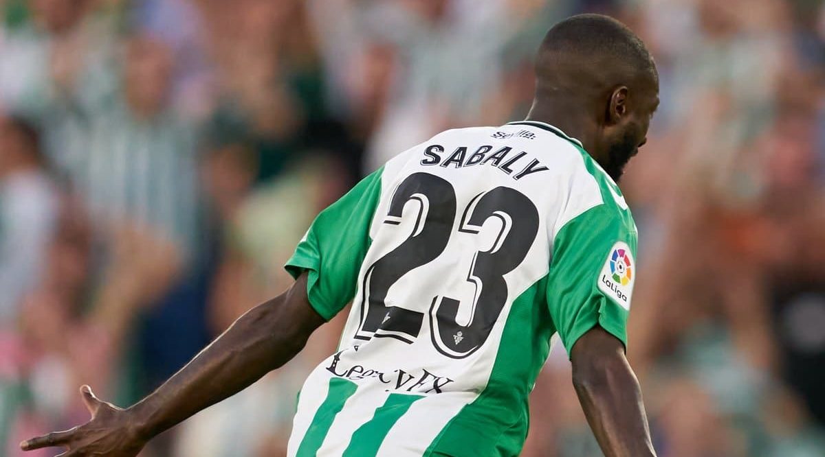 Sabaly mandou uma sapatada, Joaqu&iacute;n voltou com assist&ecirc;ncia e o Betis praticamente se confirmou na Liga Europa