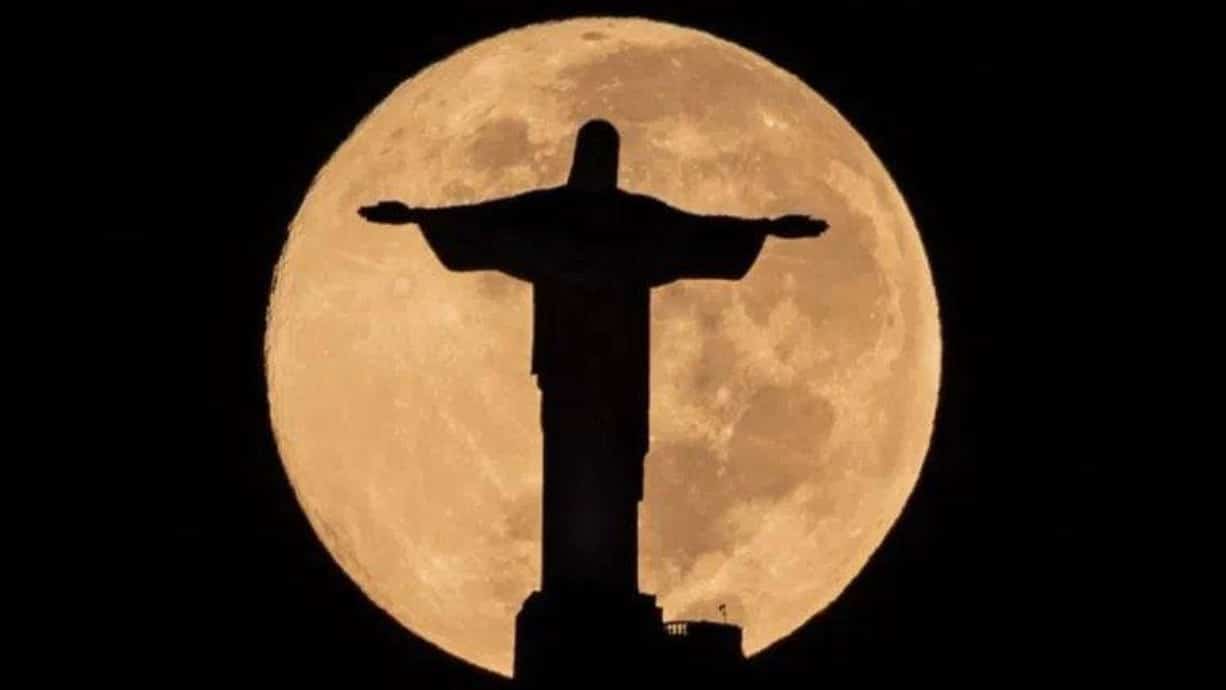 VAR de Valencia x Real Madrid &eacute; demitido, e Cristo Redentor apaga as luzes em solidariedade a Vin&iacute;cius J&uacute;nior