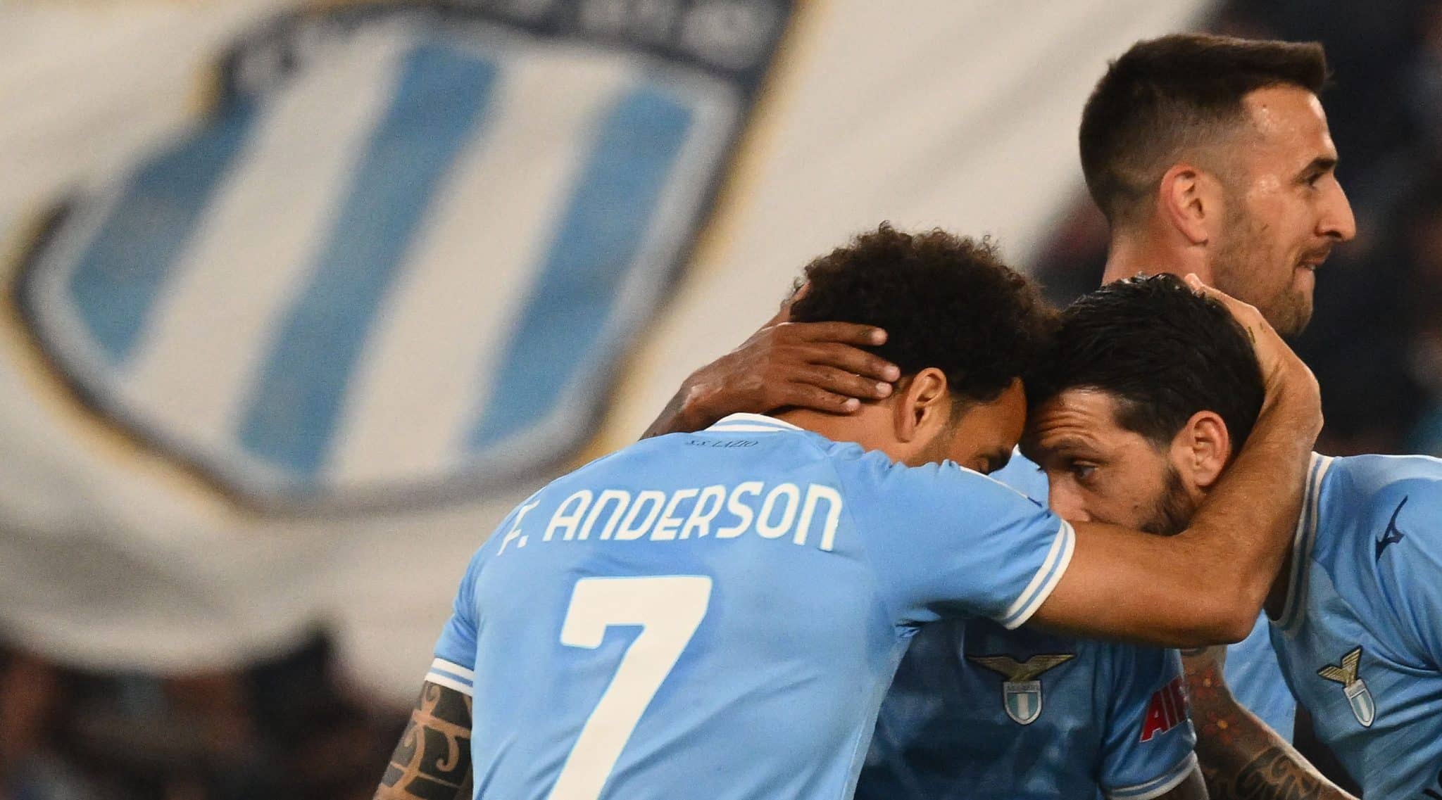 A Lazio venceu o Sassuolo, num triunfo importante pelo G-4, e permitiu que o Napoli tente ser campe&atilde;o dentro de campo