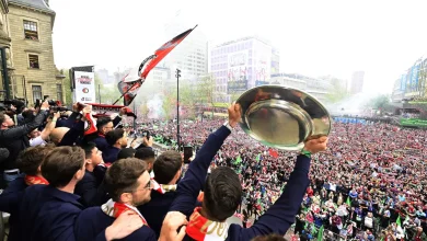 Um mar de gente invadiu as ruas de Roterd&atilde; nesta segunda para festejar o t&iacute;tulo do Feyenoord