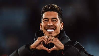 Perto da despedida, Roberto Firmino sentiu todo o amor da torcida do Liverpool &ndash; mesmo fora de casa