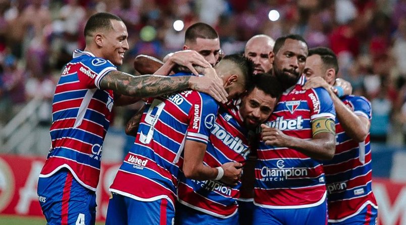 O Fortaleza conseguiu outra vit&oacute;ria agonizante sobre o San Lorenzo e, 100%, j&aacute; se garantiu nos mata-matas