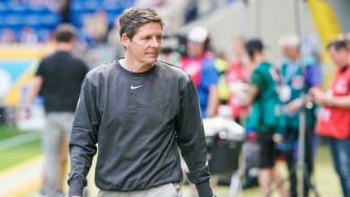 Frankfurt anuncia sa&iacute;da de Oliver Glasner, ap&oacute;s t&iacute;tulo, finais e uma explos&atilde;o em coletiva