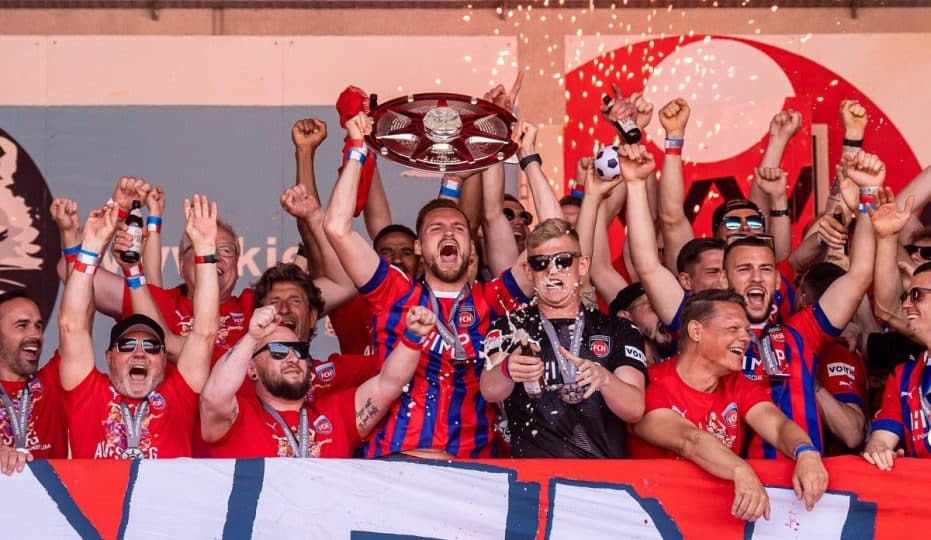 Mais do que o milagre na rodada final, o Heidenheim representa uma escalada fantástica desde a quinta divisão até a estreia na Bundesliga