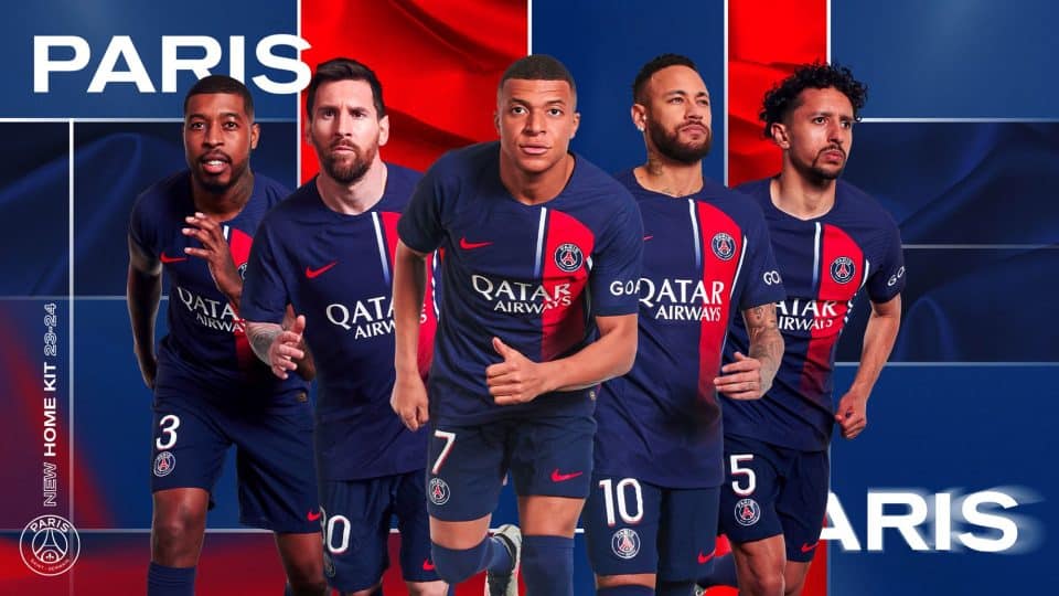 PSG apresenta camisa 2023/24 com inspiração no time de Ronaldinho – e estranhamente com foto de Messi