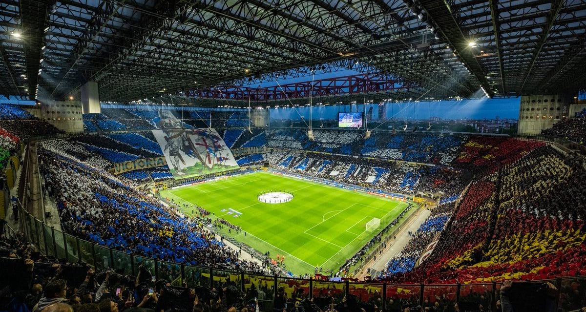 Foi assim o espet&aacute;culo da torcida da Inter no San Siro para o d&eacute;rbi que confirmou a classifica&ccedil;&atilde;o