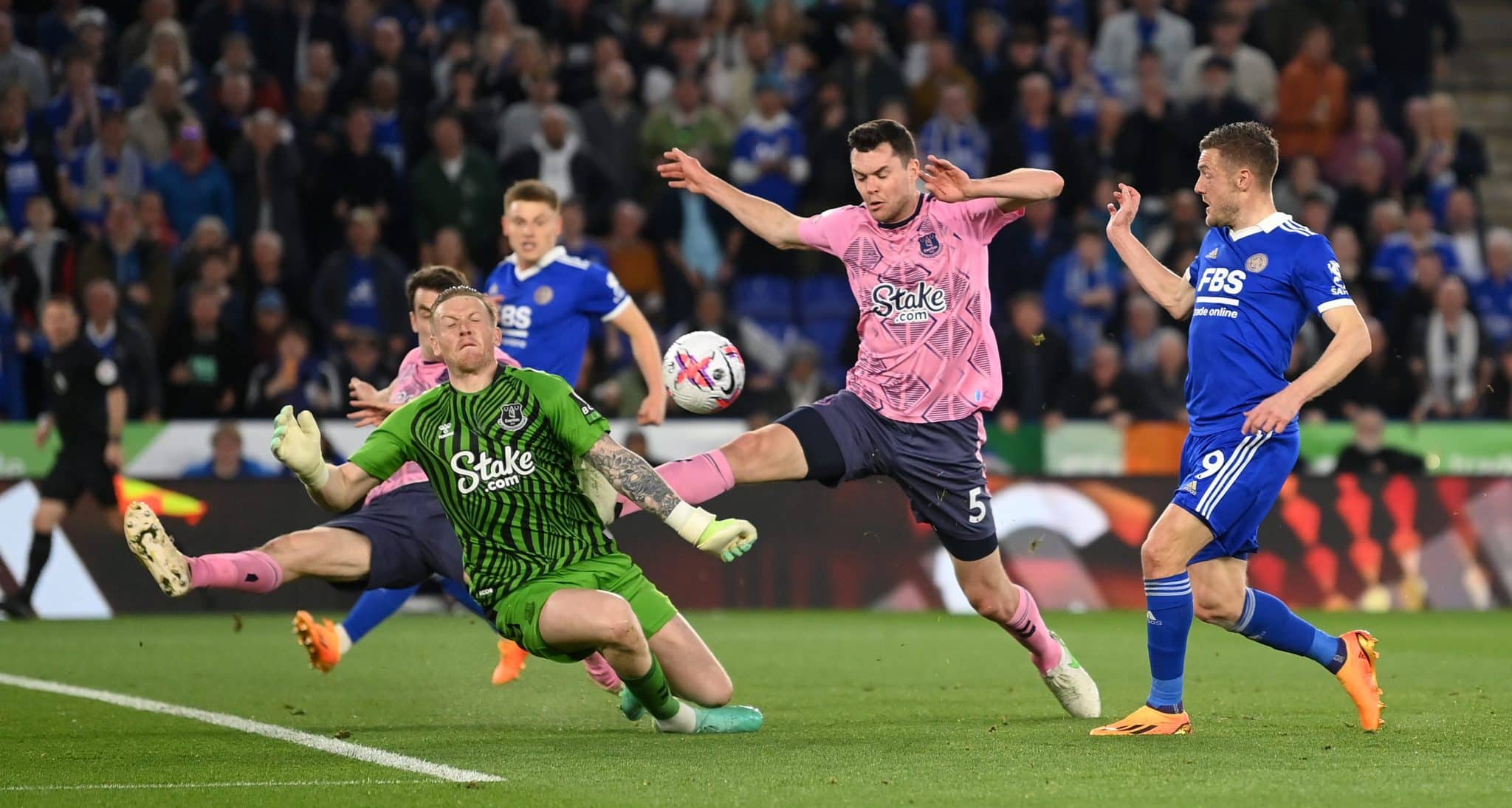 O desespero de Leicester e Everton promoveu uma partida&ccedil;a, mas com um empate que &eacute; ruim para os dois