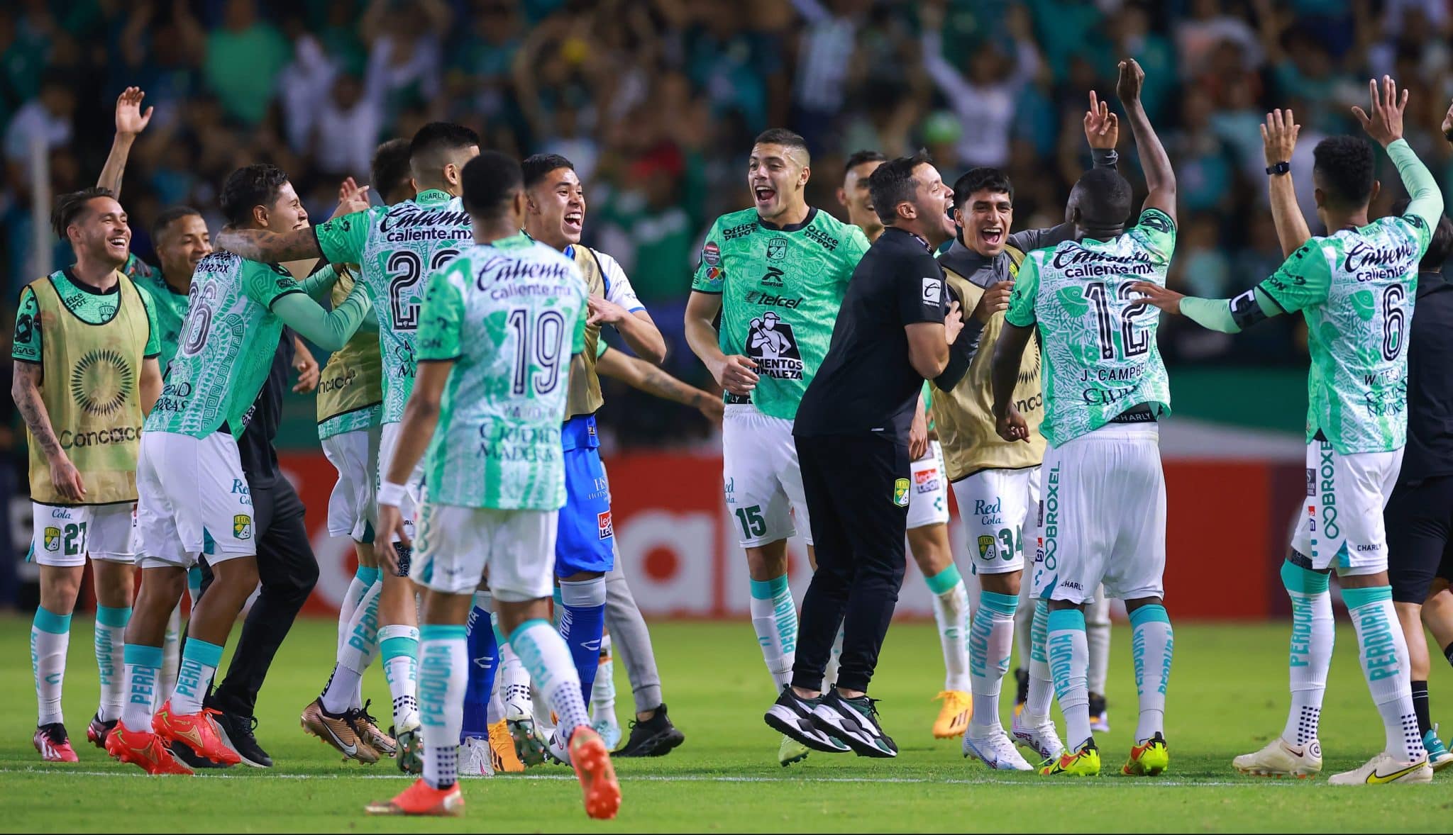O Le&oacute;n buscou a reviravolta contra o Tigres e disputar&aacute; pela primeira vez a final da Concachampions