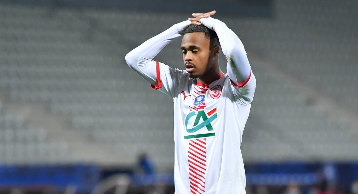 Clube que revelou Platini, Nancy cai &agrave; quarta divis&atilde;o francesa seis anos depois da &uacute;ltima apari&ccedil;&atilde;o na elite