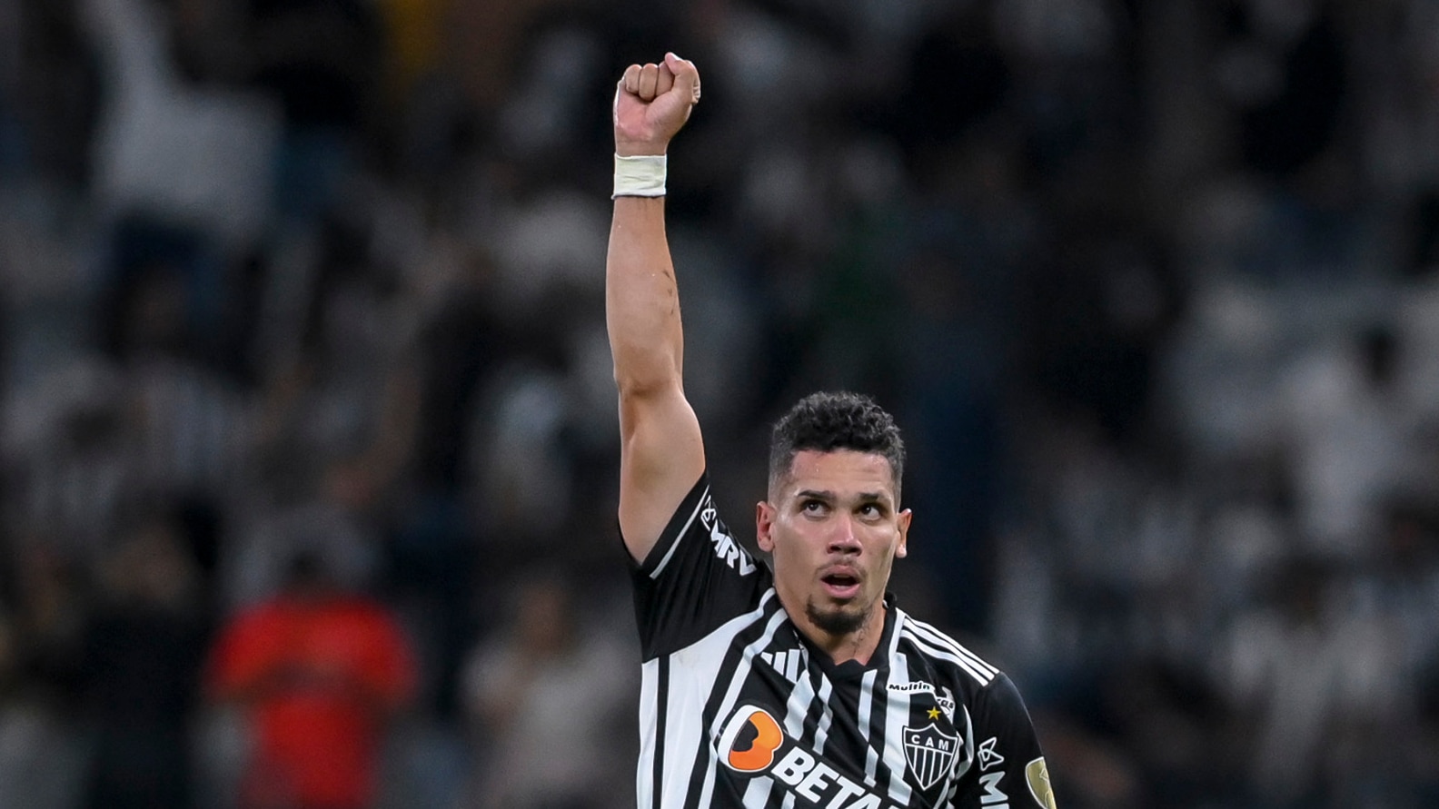 O Atl&eacute;tico Mineiro teve que virar, mas buscou vit&oacute;ria vital &ndash; com Paulinho arrebentando novamente