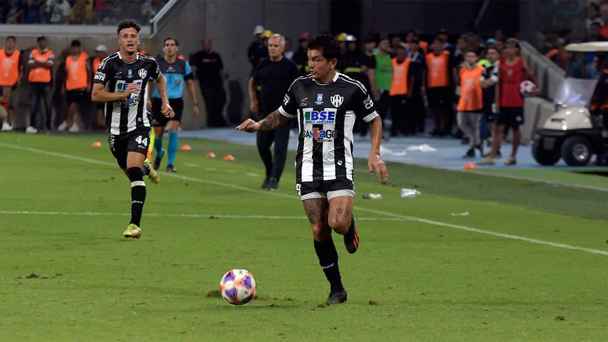 Segundo m&eacute;dicos, Pulga Rodr&iacute;guez est&aacute; consciente e evoluindo bem, ap&oacute;s sofrer politraumatismo em acidente de autom&oacute;vel