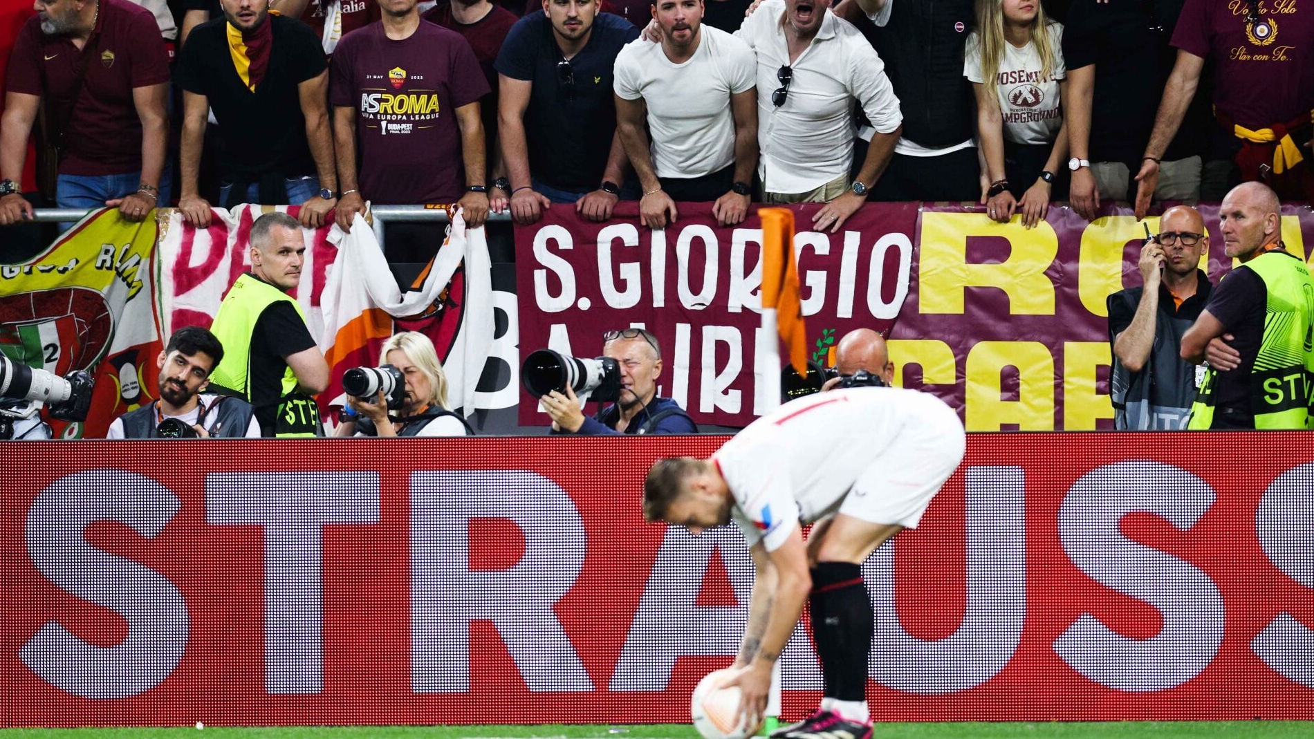 Navas e Rakitic conectaram o presente ao passado vitorioso do Sevilla na Liga Europa