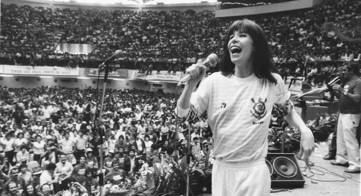 “O Corinthians é a maior banda de rock de todos os tempos”: O amor branco e preto de Rita Lee