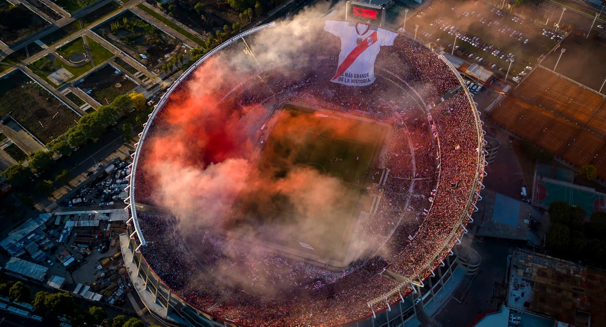 O primeiro Supercl&aacute;ssico do reformado Monumental teve um recebimento inesquec&iacute;vel e uma hom&eacute;rica confus&atilde;o