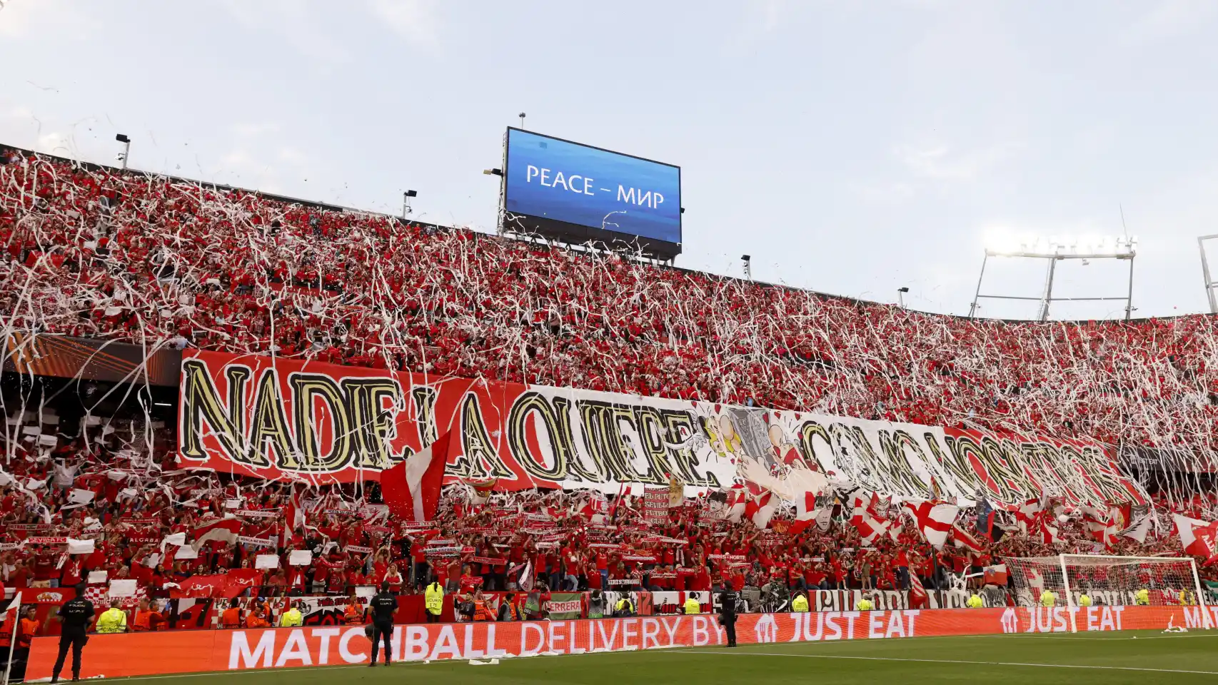 A torcida do Sevilla realizou um verdadeiro espet&aacute;culo antes, durante e depois da semifinal da Liga Europa