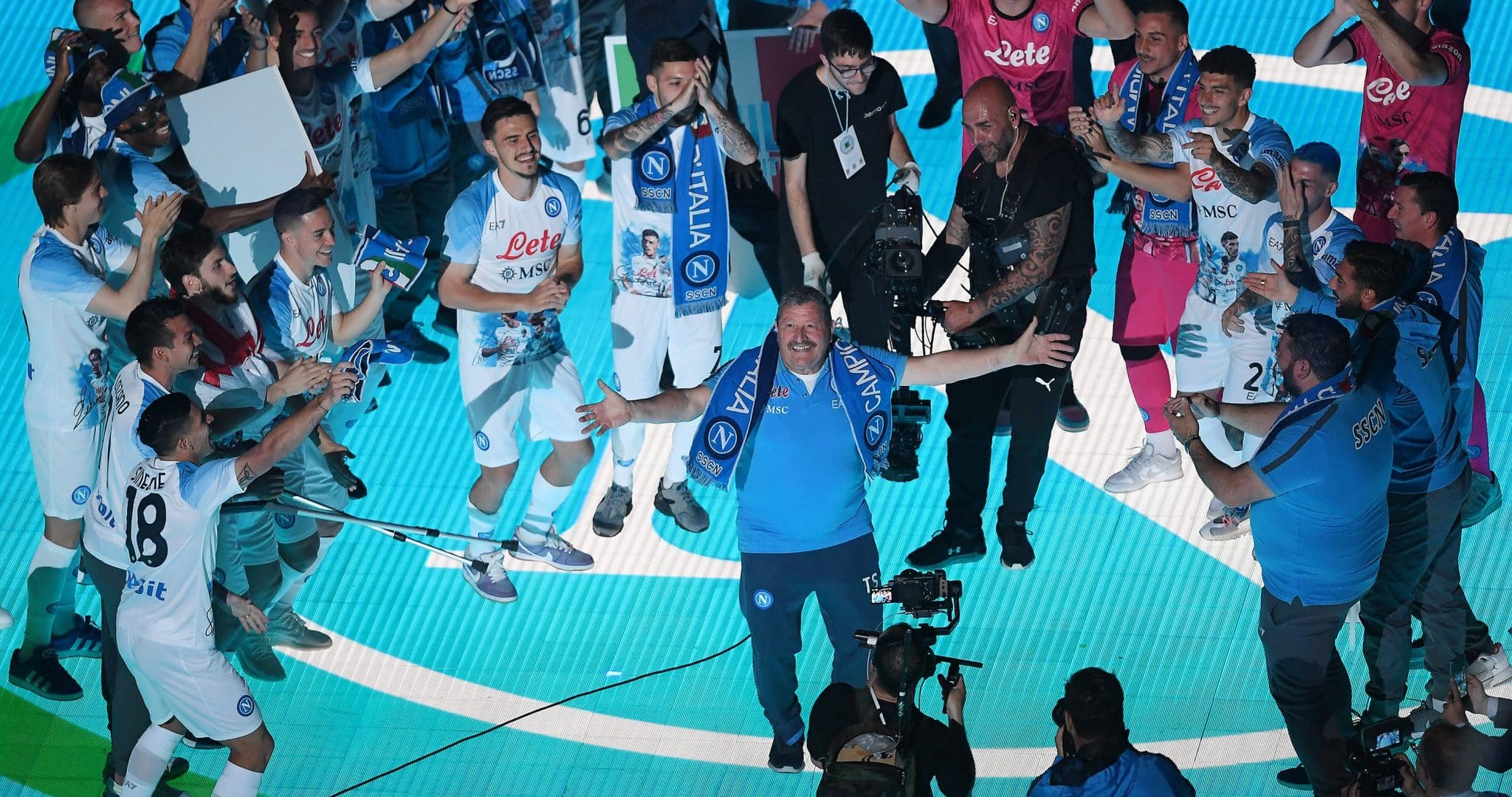 A alma do Napoli campe&atilde;o: Tommaso Starace, o roupeiro presente nos tr&ecirc;s t&iacute;tulos da Serie A