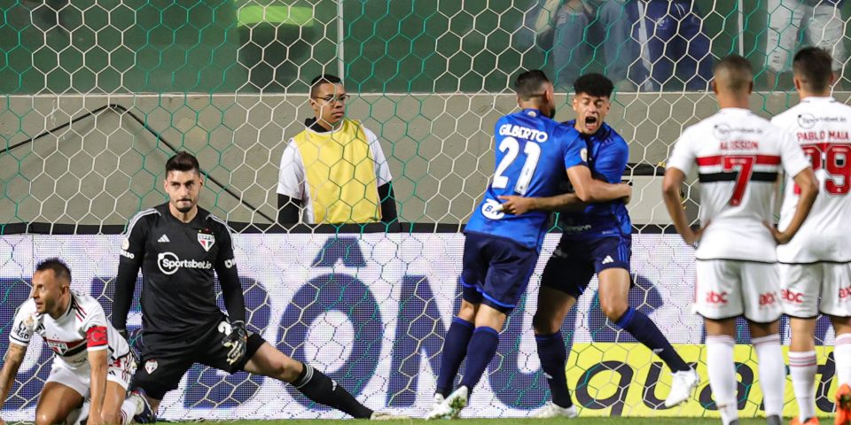 Cruzeiro abre vantagem cedo contra o São Paulo e reage no Brasileiro