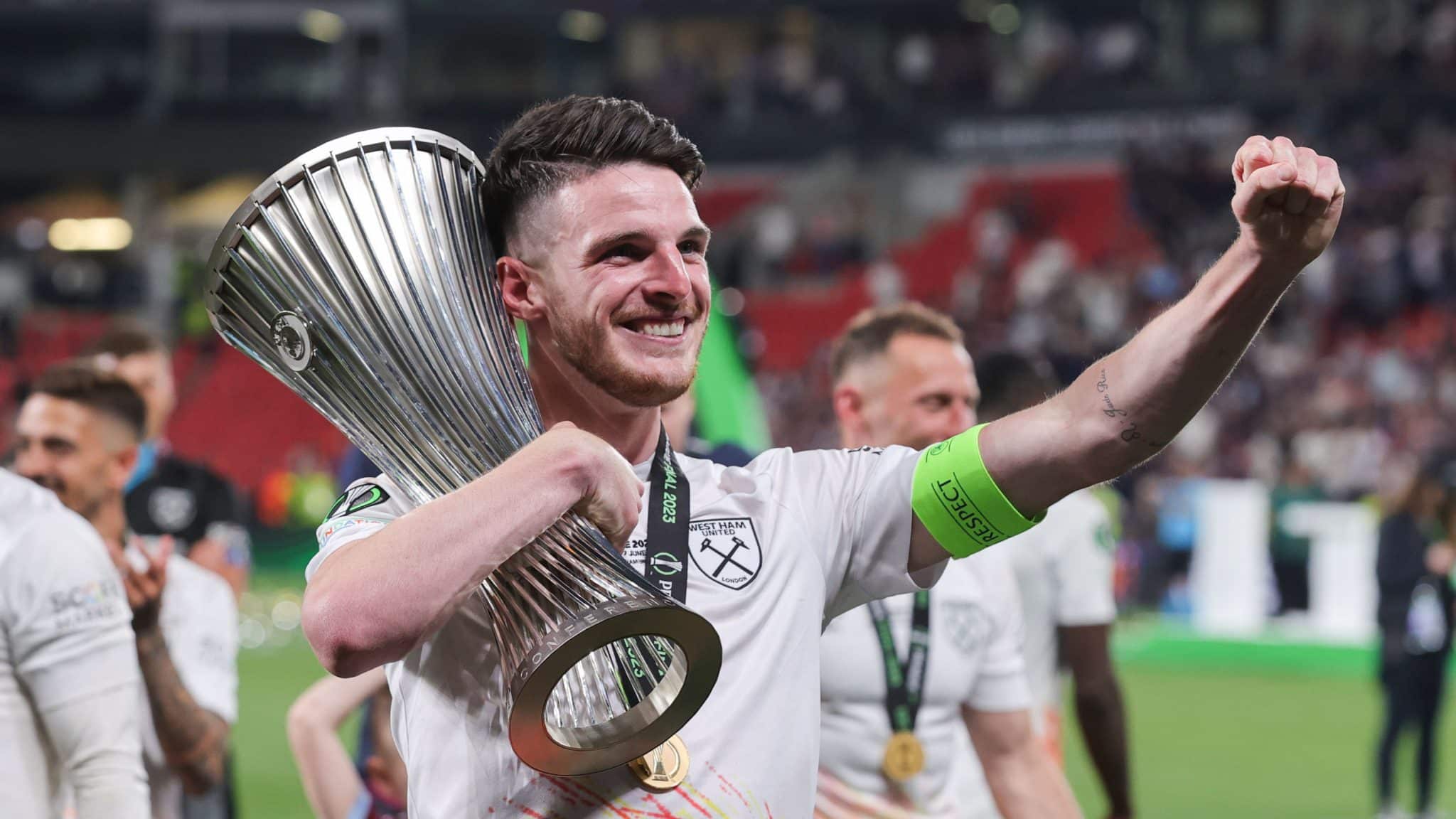 Declan Rice: &ldquo;N&atilde;o estou feliz apenas por n&oacute;s e o t&eacute;cnico, estou feliz pelos torcedores e pelos funcion&aacute;rios&rdquo;