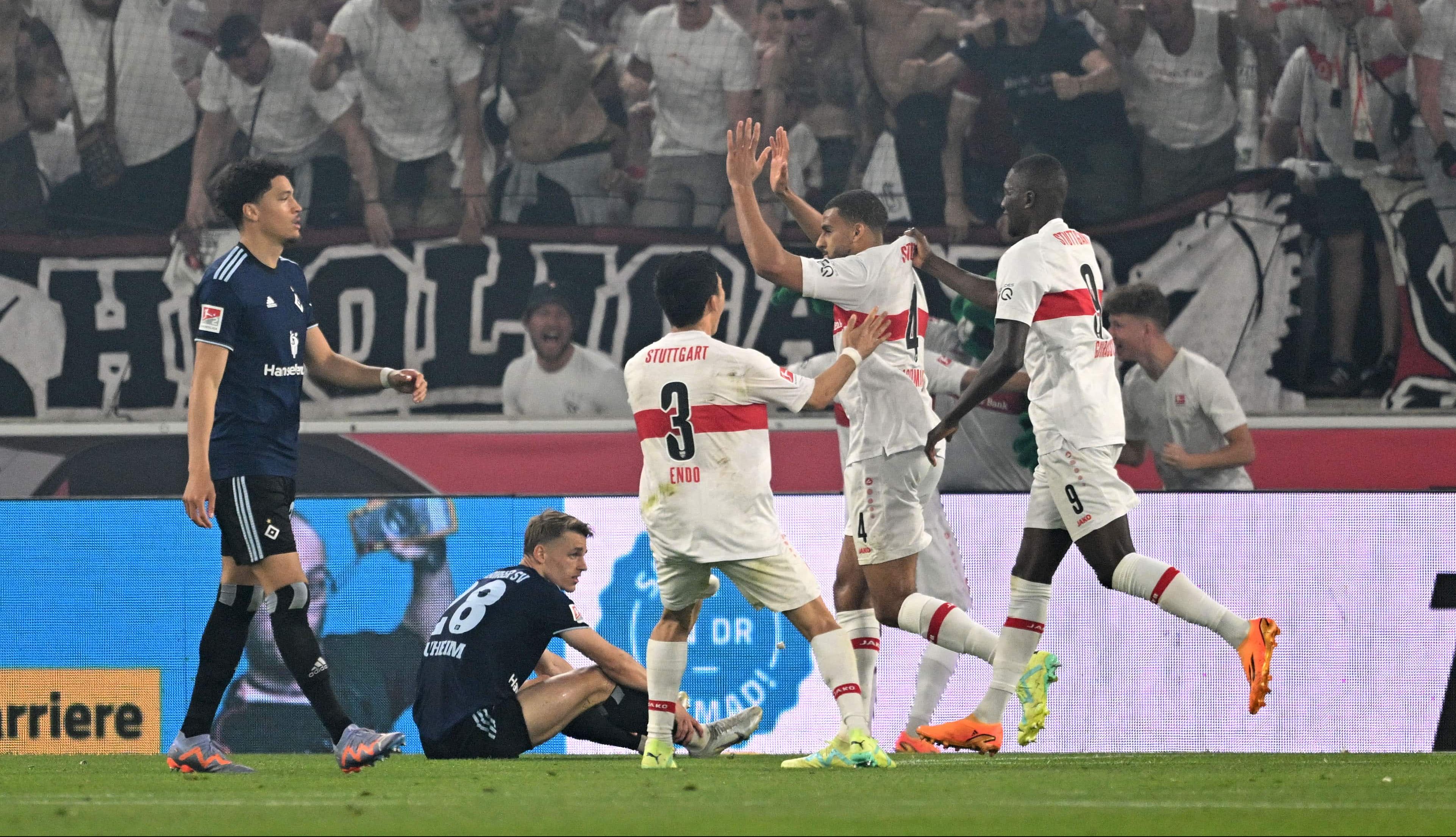 O Stuttgart praticamente enterra as esperan&ccedil;as de acesso do Hamburgo e atropela na ida dos playoffs