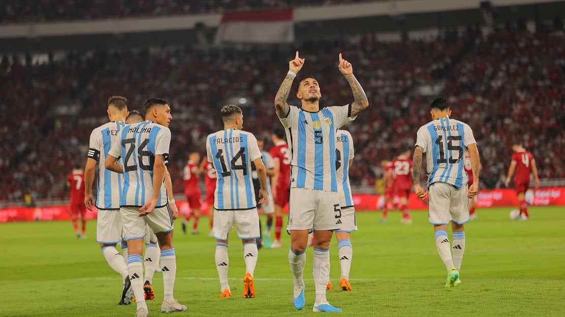 Argentina rodou o elenco e promoveu estreia de promessa na vit&oacute;ria sobre a Indon&eacute;sia