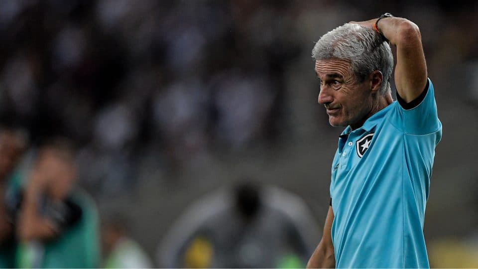 Luis Castro no Al Nassr: tem coisas que só acontecem com o Botafogo