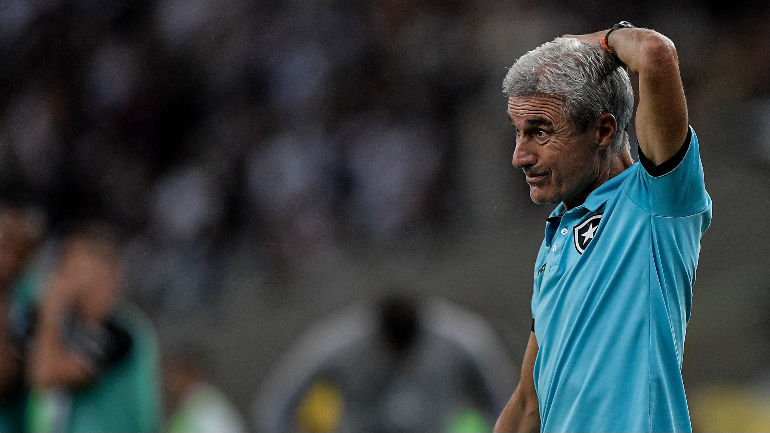 Luis Castro no Al Nassr: tem coisas que s&oacute; acontecem com o Botafogo