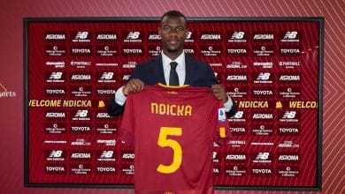 Entenda o alfabeto bizarro que a Roma usou para apresentar Ndicka