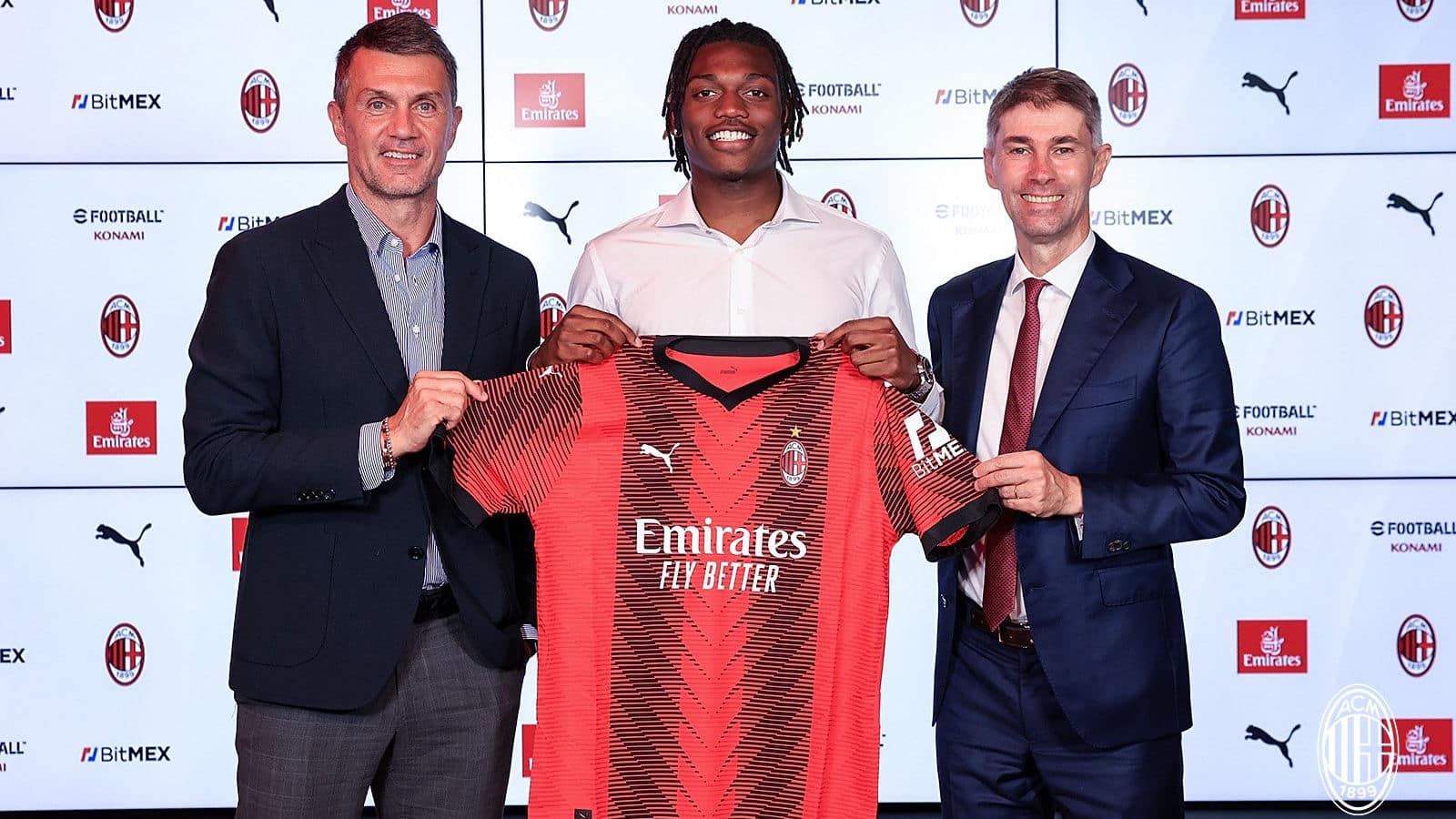 Para felicidade geral da na&ccedil;&atilde;o rossonera, Rafael Le&atilde;o renova com o Milan at&eacute; 2028