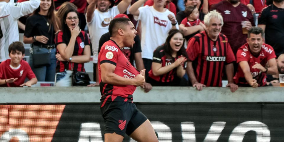 O Athletico dominou o Corinthians e só não goleou porque Cássio foi absurdo