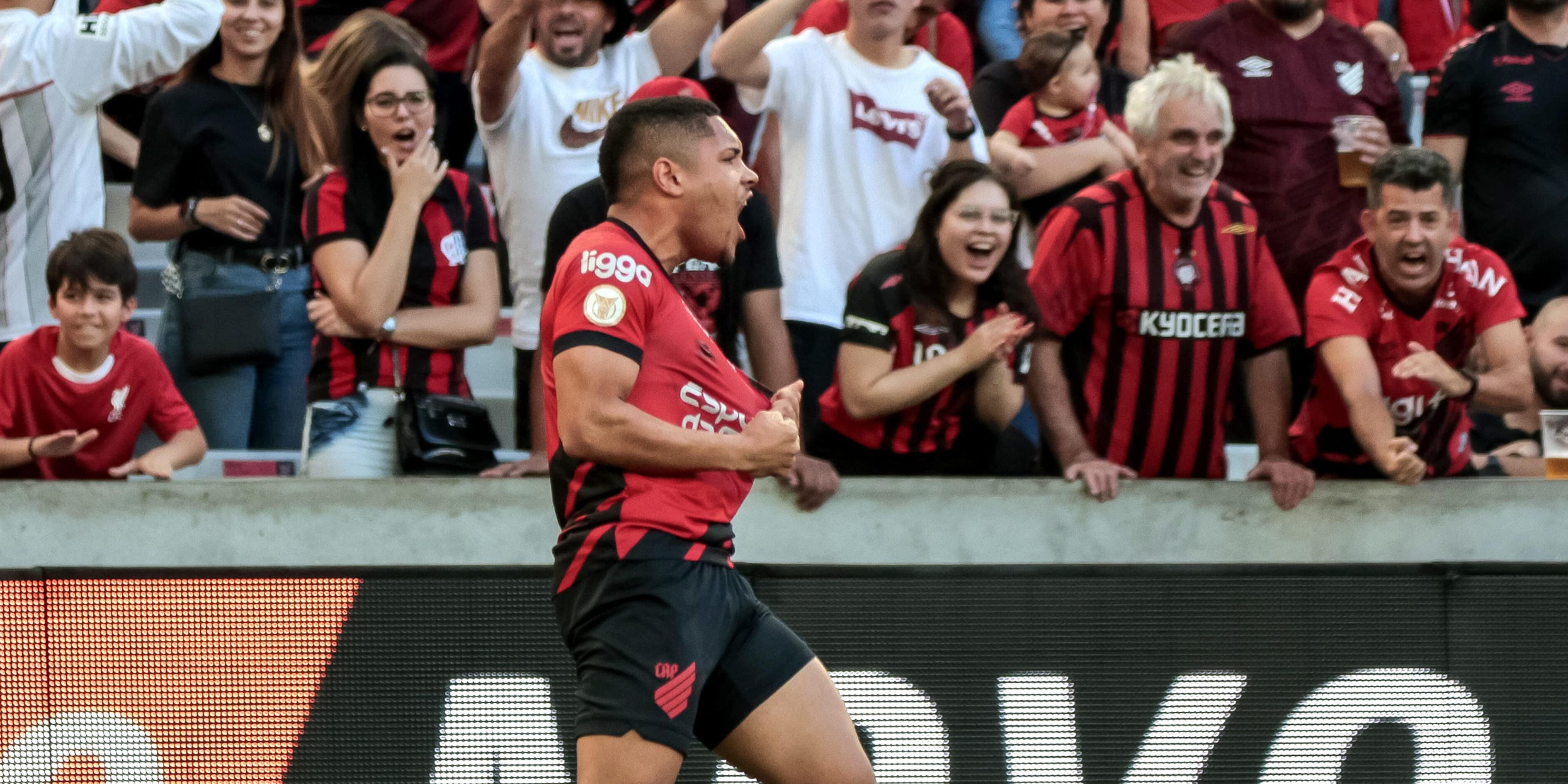 O Athletico dominou o Corinthians e s&oacute; n&atilde;o goleou porque C&aacute;ssio foi absurdo