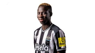 Newcastle contrata jovem Yankuba Minteh vindo da Dinamarca e ele será emprestado ao Feyenoord