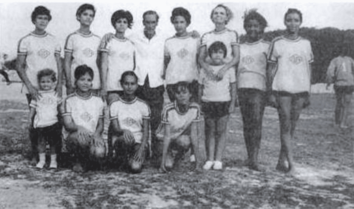 Mulheres eram criminosas por jogar bola; hoje, t&ecirc;m uma Copa s&oacute; sua, mas falta muito