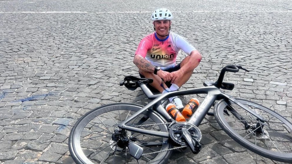 Cannavaro pedalou 253 kms entre Roma e N&aacute;poles para cumprir promessa pela conquista do scudetto