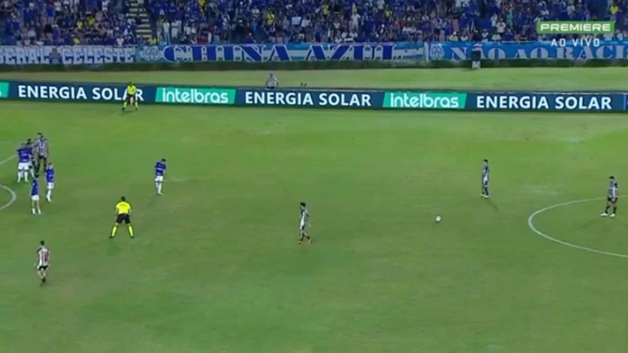 Da&iacute;?&nbsp;Da&iacute;: Hulk deu a vit&oacute;ria ao Galo contra o Cruzeiro com um gol de muito, muito, muito longe