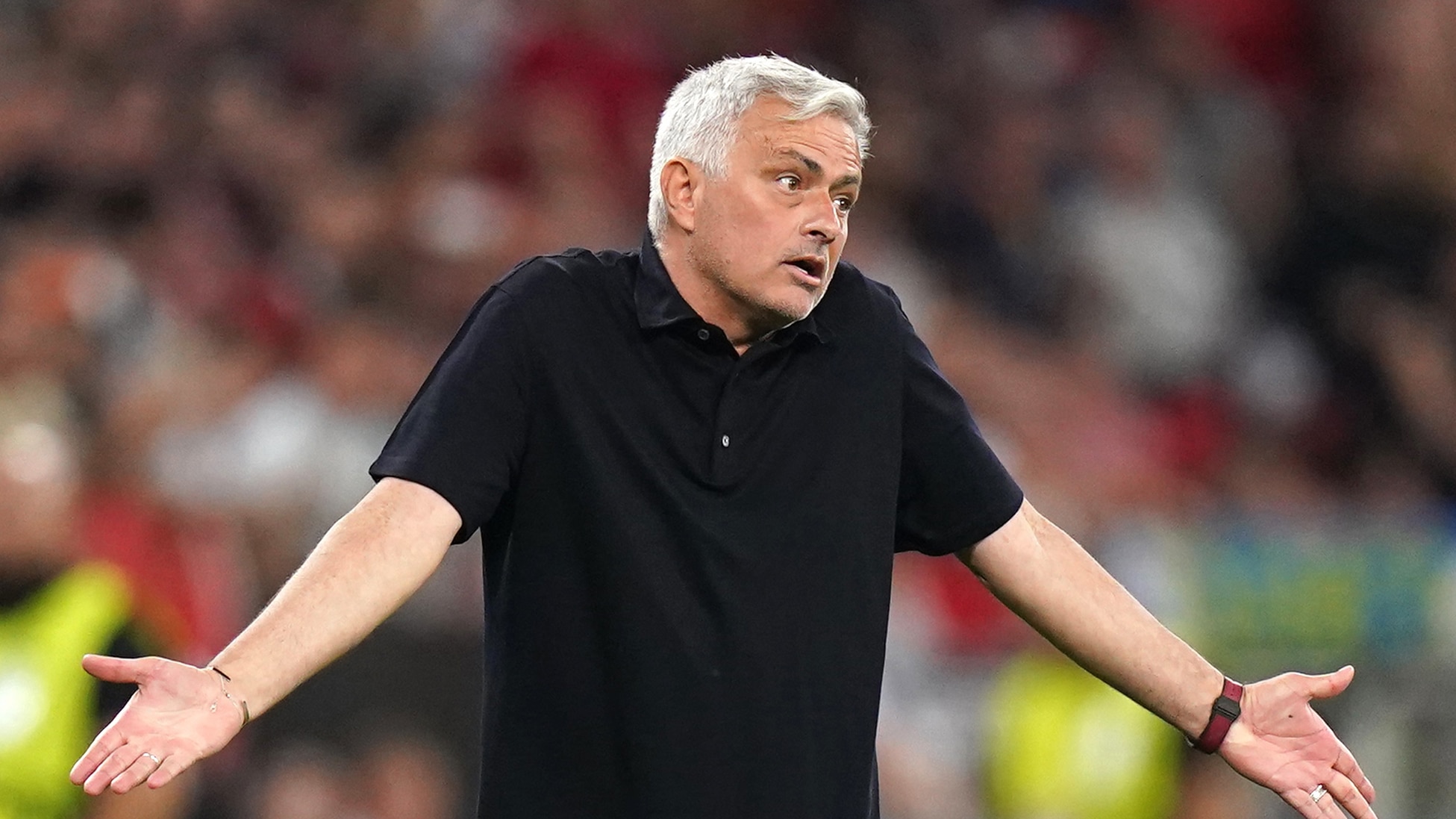 Mourinho segue colecionando puni&ccedil;&otilde;es, agora por criticar &ldquo;pior &aacute;rbitro que eu j&aacute; vi&rdquo;