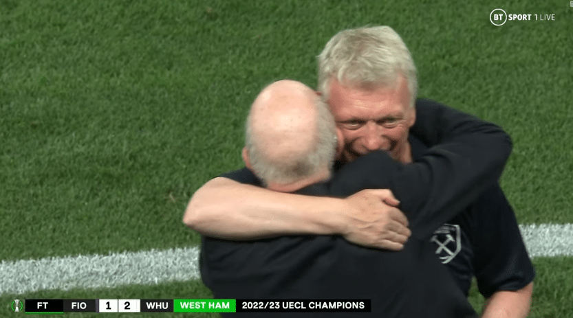 Foi emocionante o abra&ccedil;o de David Moyes em seu pai, de 87 anos, ap&oacute;s conquistar a Conference
