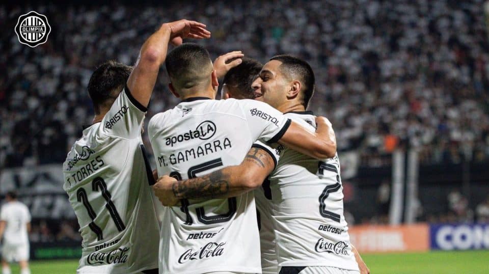 Treinado por Diego Aguirre, o Olimpia goleou e terminou a fase de grupos invicto