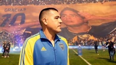 Riquelme recebeu uma homenagem do tamanho de sua grandeza no Boca: imensur&aacute;vel