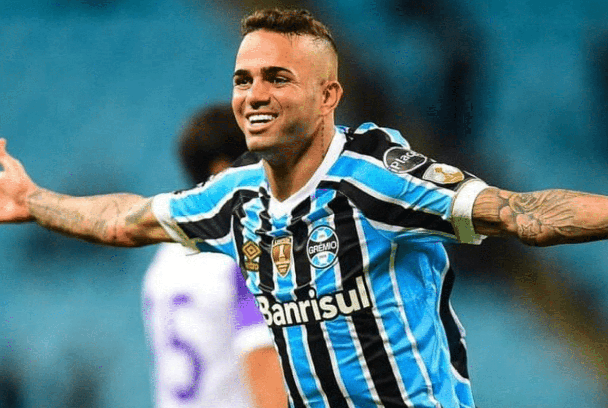 Gr&ecirc;mio define sal&aacute;rio, acerta com Luan e s&oacute; espera sa&iacute;da do Corinthians