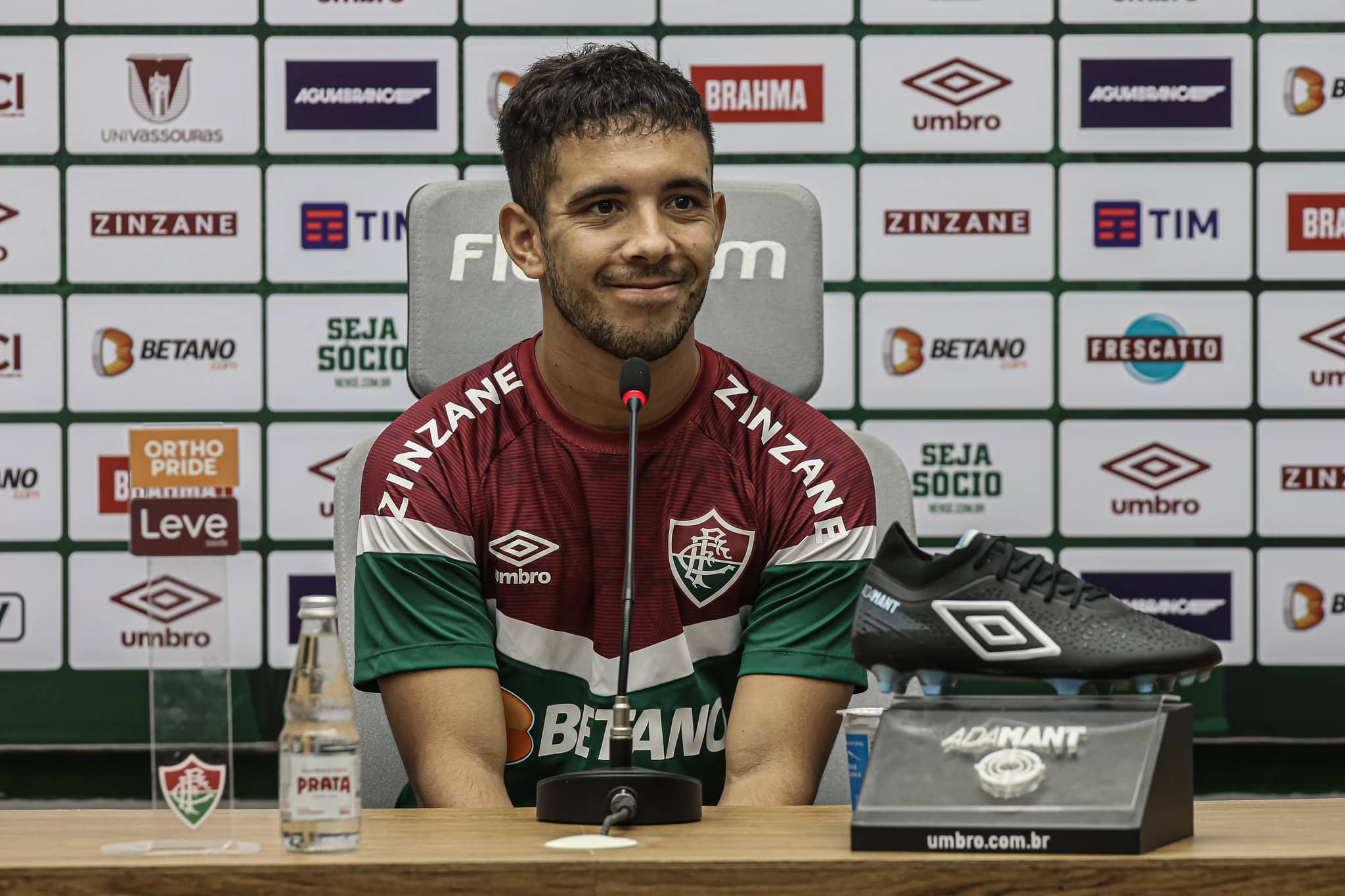 Refor&ccedil;o do Fluminense v&ecirc; &lsquo;loucura&rsquo; em ter t&eacute;cnico da sele&ccedil;&atilde;o brasileira