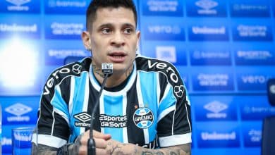 Iturbe comenta caracter&iacute;sticas, projeta estreia pelo Gr&ecirc;mio e cutuca Inter