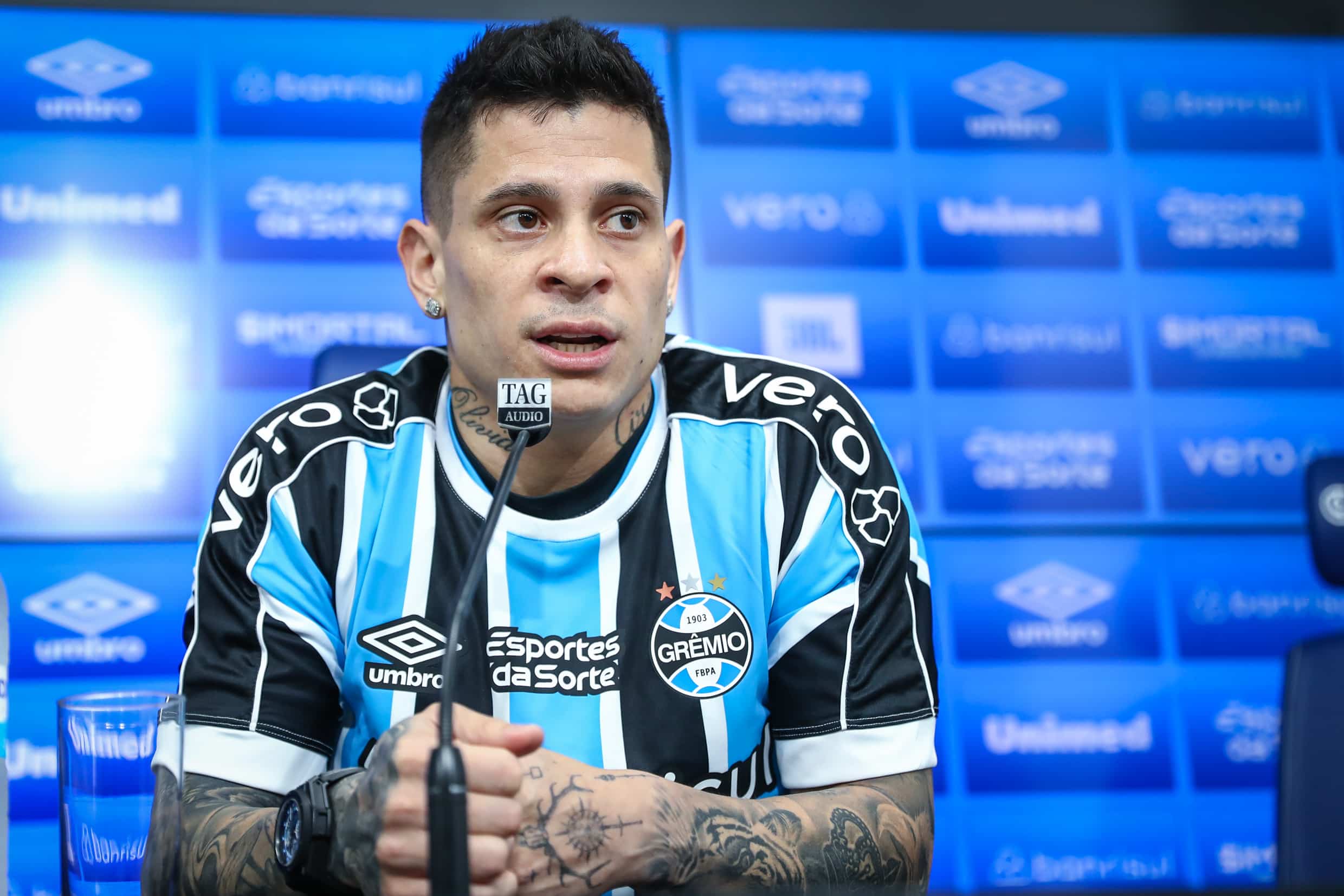 Iturbe comenta caracter&iacute;sticas, projeta estreia pelo Gr&ecirc;mio e cutuca Inter