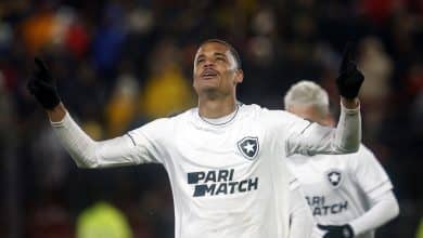 Vit&oacute;ria do Botafogo na Argentina tem John Textor na arquibancada; assista