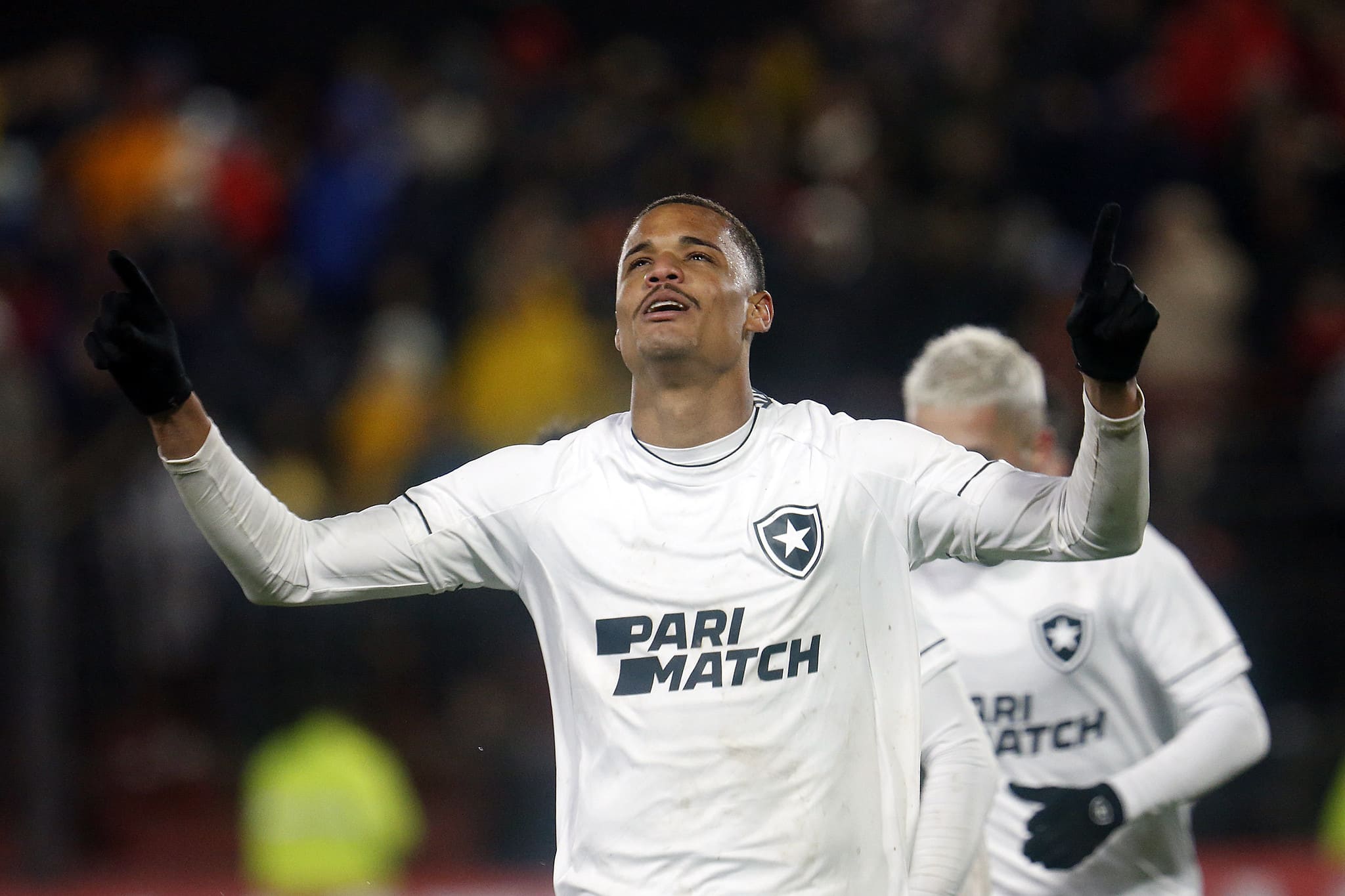 Vit&oacute;ria do Botafogo na Argentina tem John Textor na arquibancada; assista