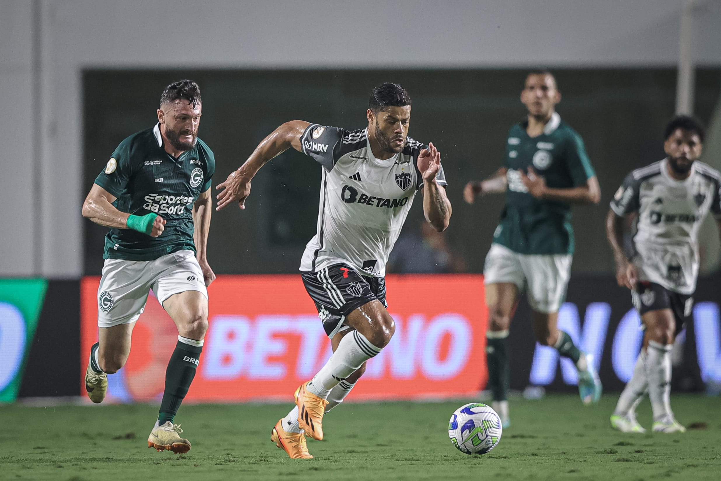 Atl&eacute;tico-MG e Goi&aacute;s empatam em jogo com cara de segunda-feira: sonolento