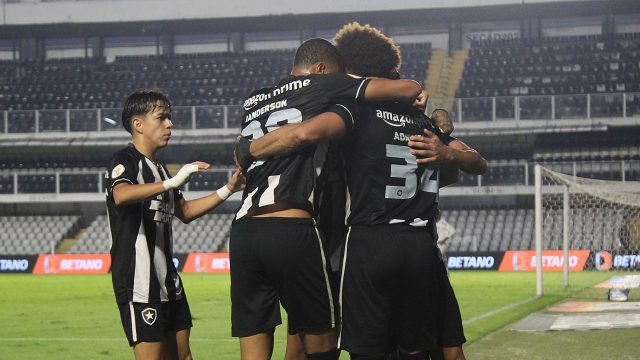 Santos vacila de novo e deixa chance de ouro escapar contra o l&iacute;der Botafogo