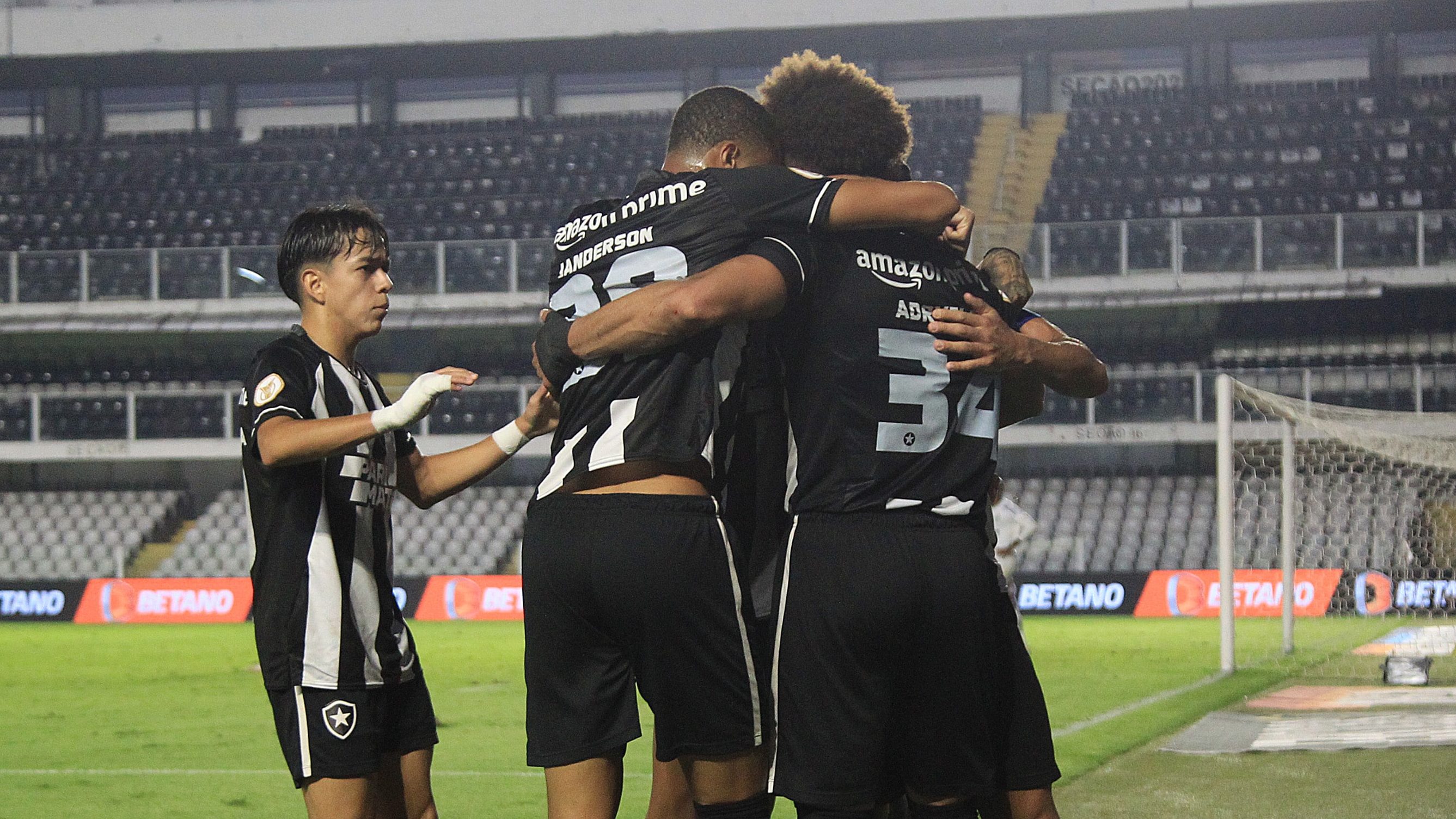 Santos vacila de novo e deixa chance de ouro escapar contra o l&iacute;der Botafogo
