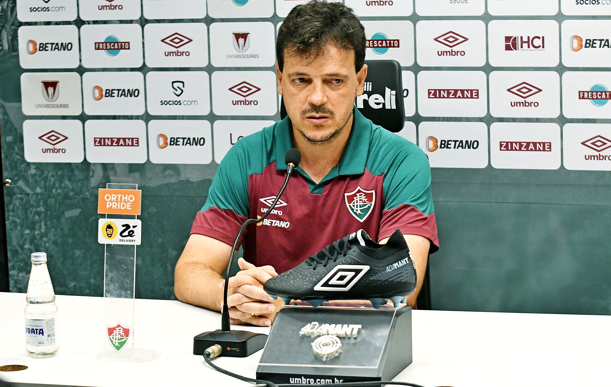 Fluminense: Diniz diz por que Leo Fern&aacute;ndez bateu o p&ecirc;nalti contra o Santos